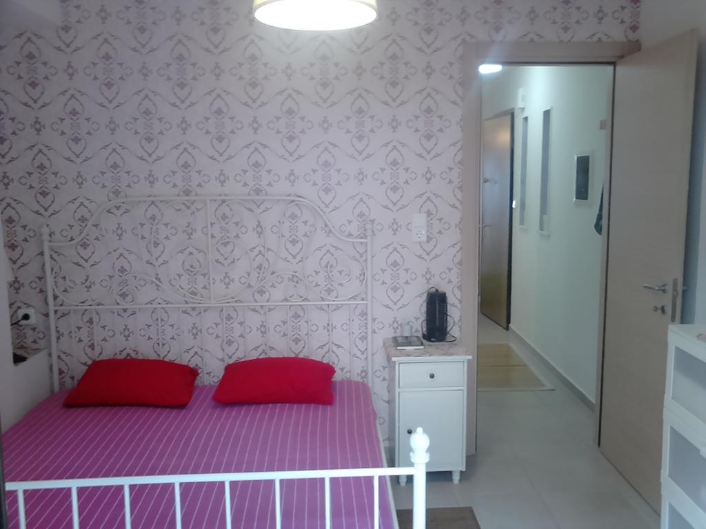 Luxury Apartment By The Beach เนอาเปรามอส ภายนอก รูปภาพ