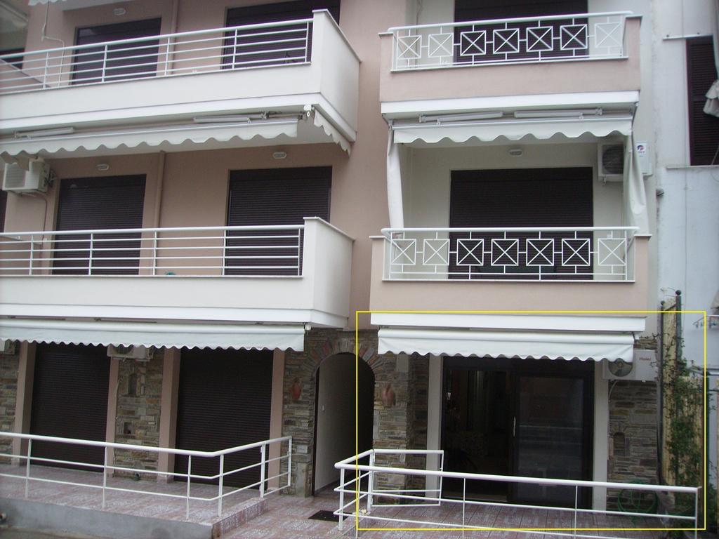 Luxury Apartment By The Beach เนอาเปรามอส ภายนอก รูปภาพ