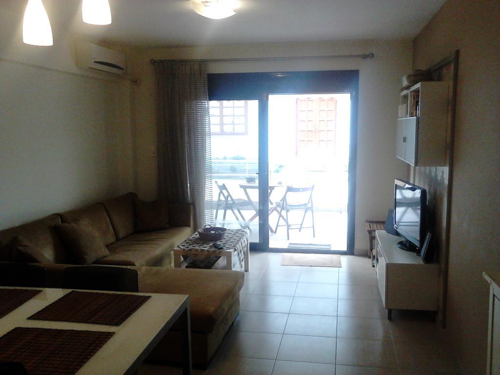 Luxury Apartment By The Beach เนอาเปรามอส ภายนอก รูปภาพ