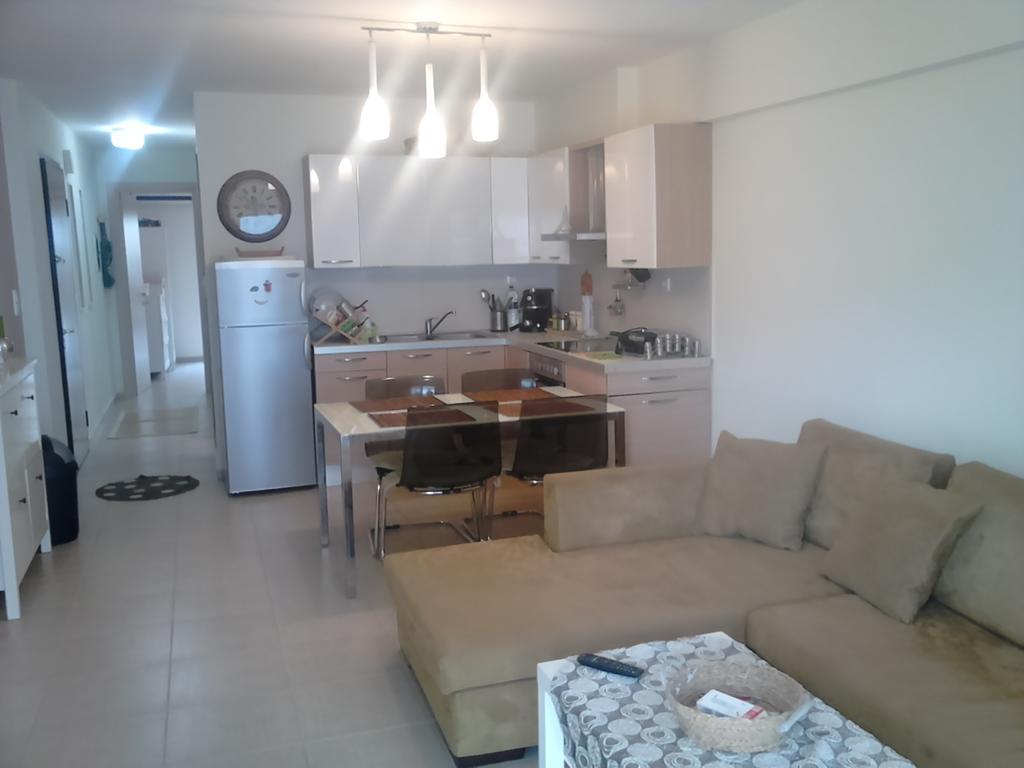 Luxury Apartment By The Beach เนอาเปรามอส ภายนอก รูปภาพ